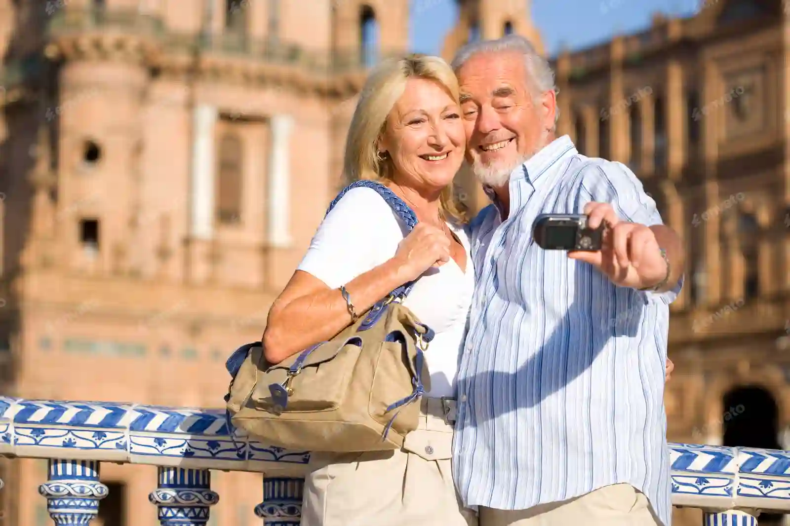 envato-senior-couple-on-city-break-vacation-taking-selfie-3E6RJN5